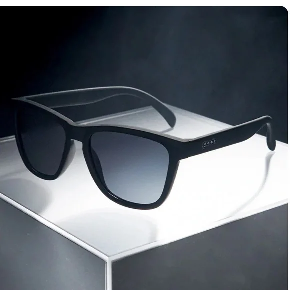 Goodr Black Polarized  Sunglasses - A Unicorn’s Calamity - Picture 3 of 8